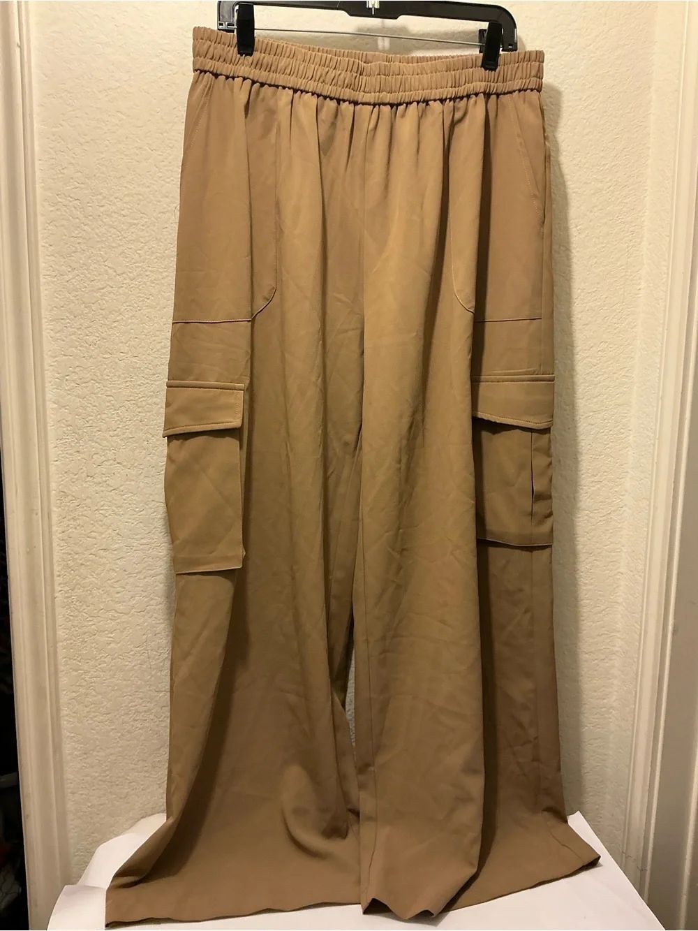 NWT Grecerelle Wide-Leg Cargo Pants in Tan with Elastic Waist 2XL